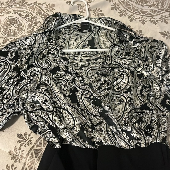 Spence dress, women’s size 14, silky top with black bottom - Picture 3 of 9